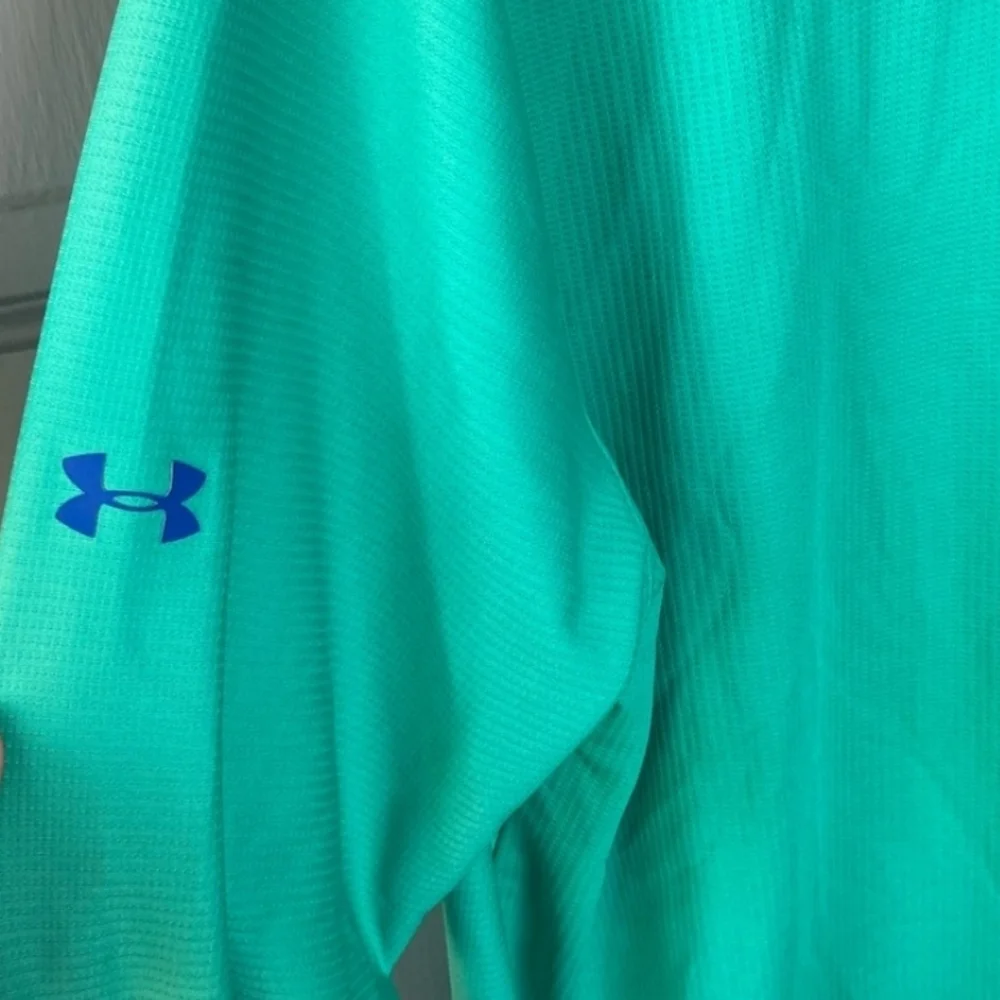 Under Armour top - Picture 3 of 4